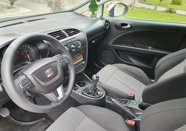 Seat Leon cena 16900 przebieg: 163485, rok produkcji 2010 z Wąchock małe 667